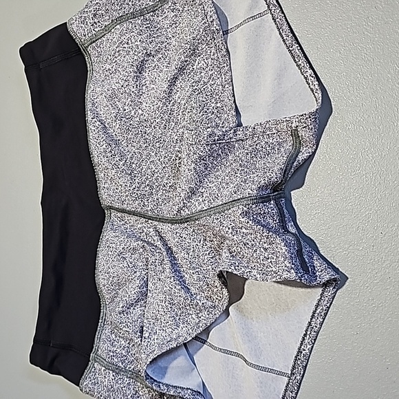 Lululemon white and black size 2 Speed Shorts - Picture 5 of 7